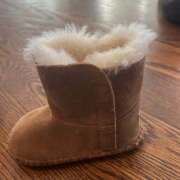 Brown Uggs - toddler size 4/5 - Picture 2 of 3